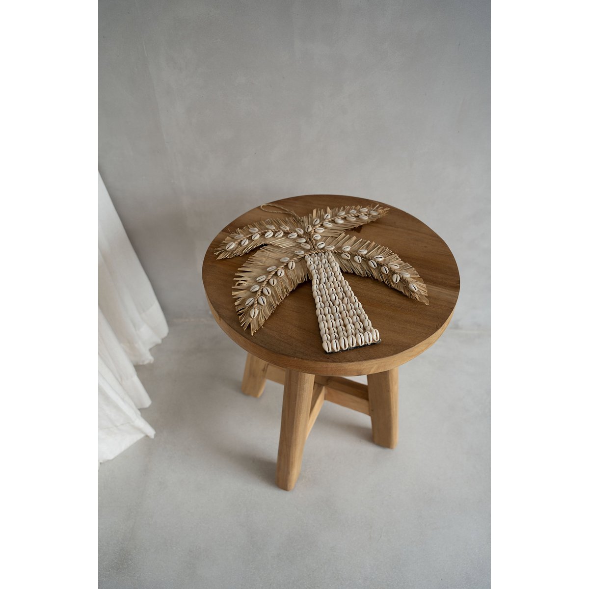 ATZIRI HOCKER AUS TEAKHOLZ