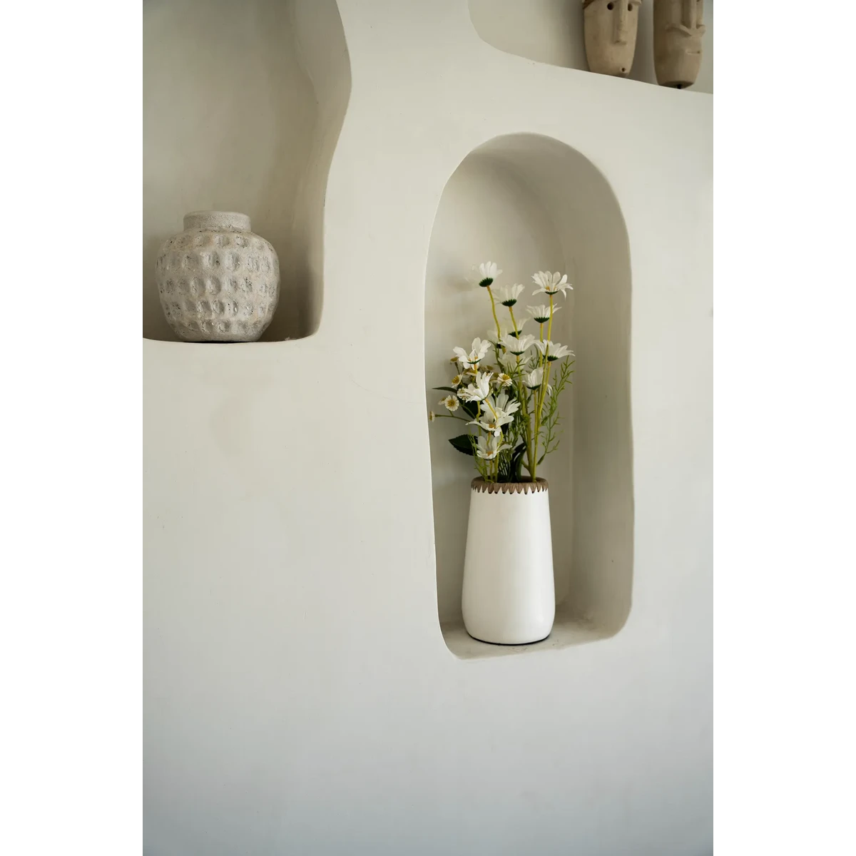 TERRAKOTTA VASE MIT BASTDETAIL (WEIß) - 22cm