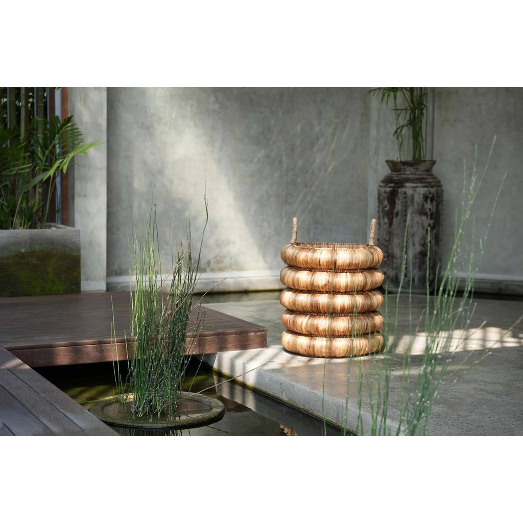 HANDGEFLOCHTENER KORB AUS WASSERHYZINTHE