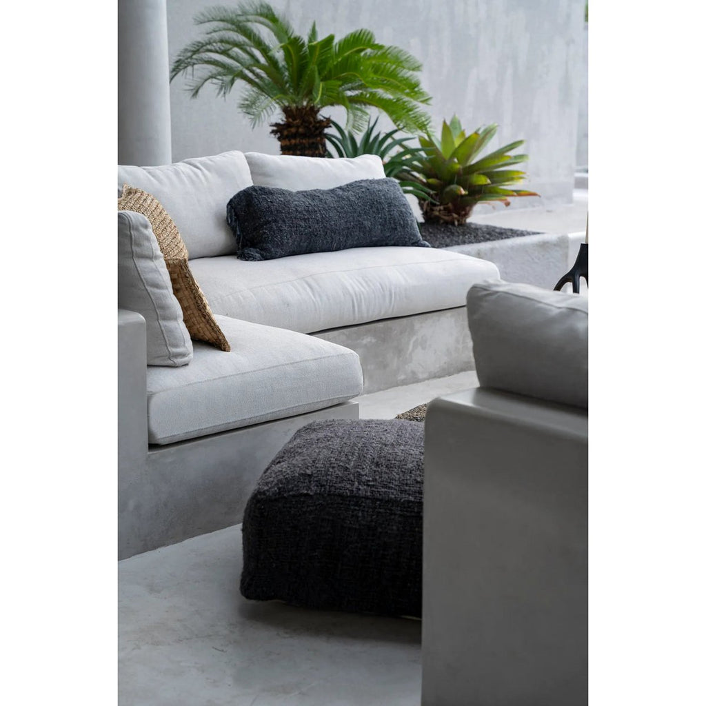 HANDGEWEBTER POUFFE (SCHWARZ)