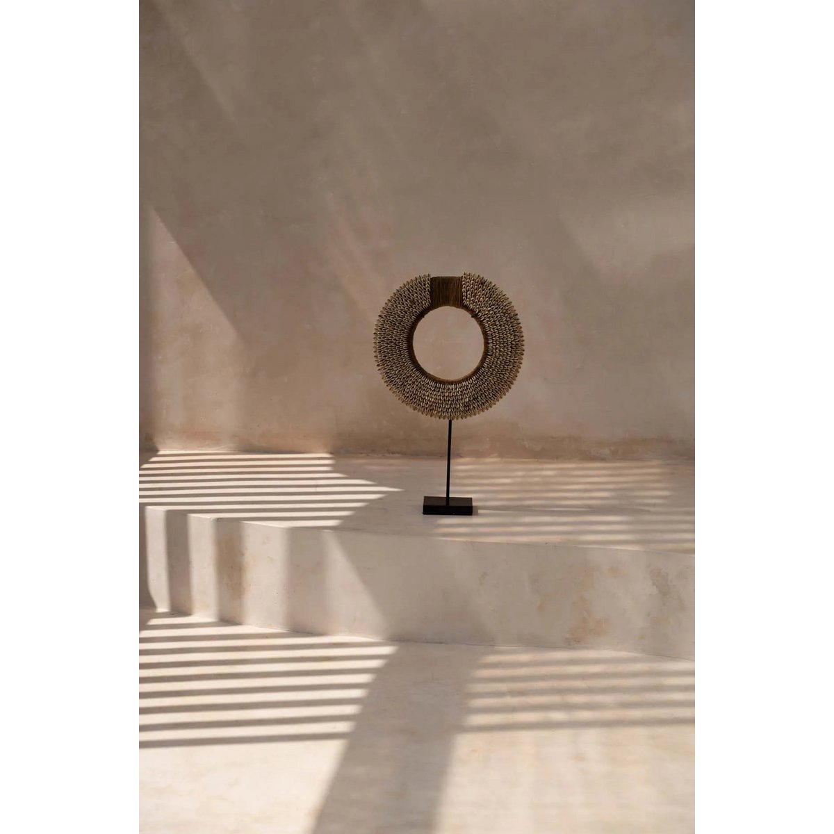 MUSCHELSKULPTUR RÉUNION AUF STANDFUß - 52cm