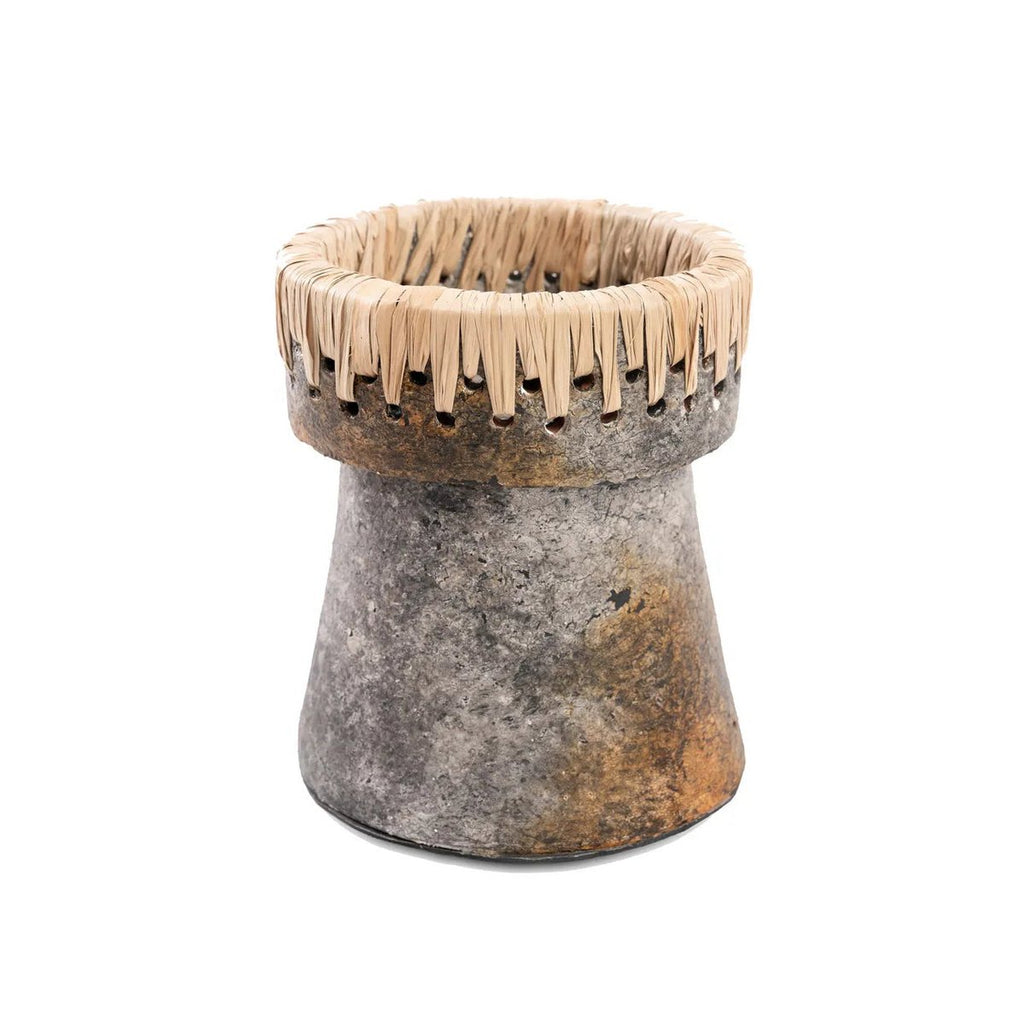TERRAKOTTA KERZENHALTER MIT BAST (ANTIKGRAU) - 16cm