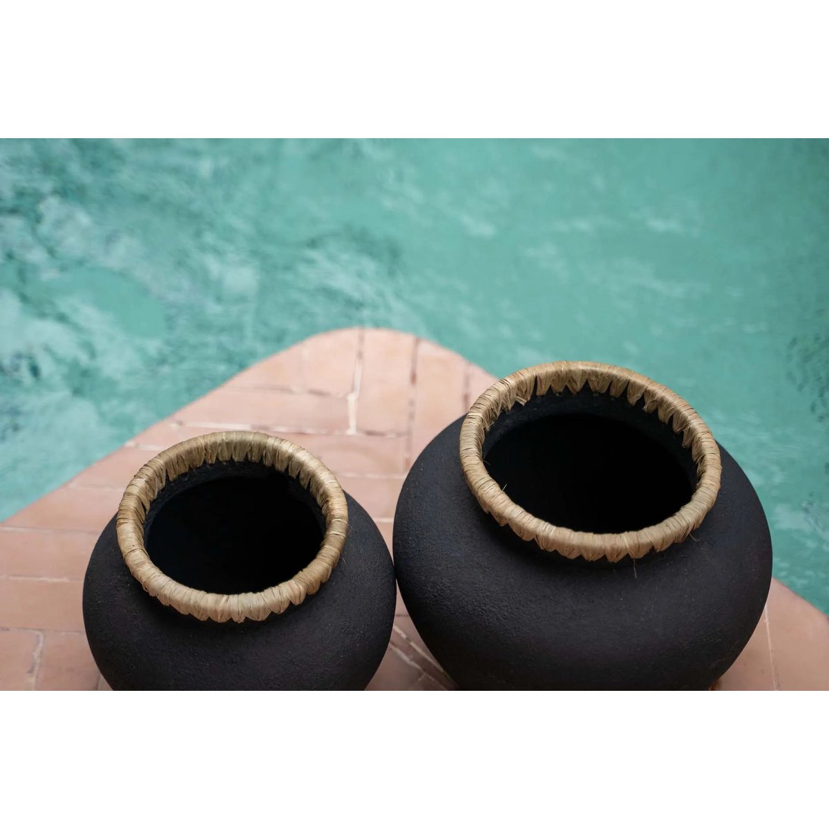 VASE MIT BASTDETAILS (SCHWARZ) - 27cm