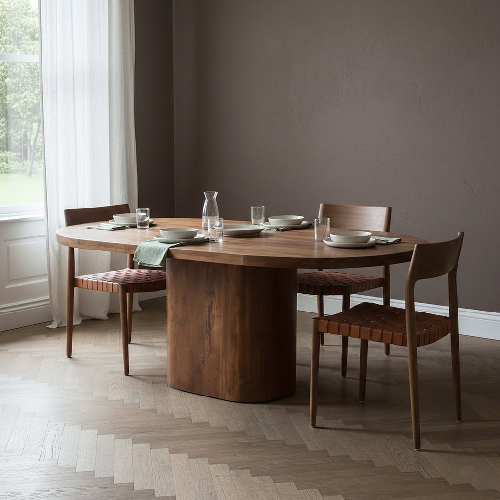 ESSZIMMERSTUHL AUS TEAKHOLZ MIT LEDERSITZFLÄCHE (BRAUN)