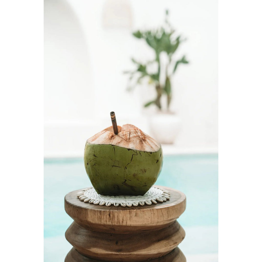 UNTERSETZER MIT KAURIMUSCHELN (WEIß)