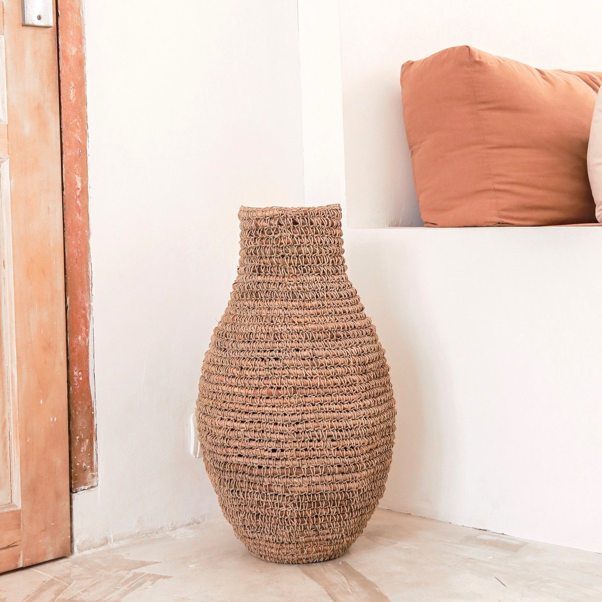 GEWEBTE BOHO VASE AUS BANANENFASER UND BAST - 56cm