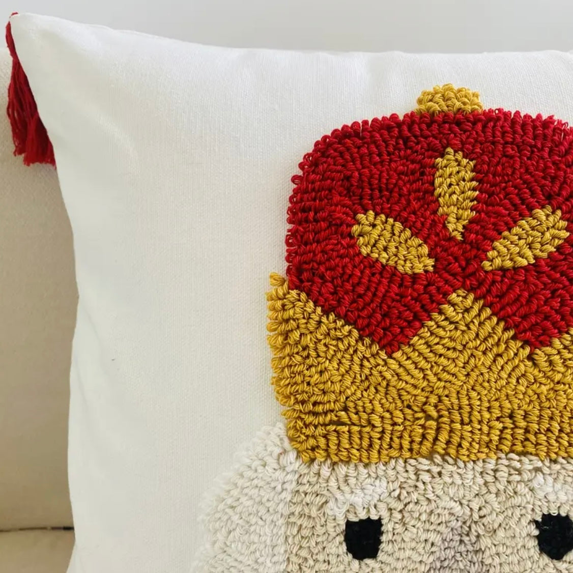 KISSENBEZUG | GESTICKTER NUSSKNACKER