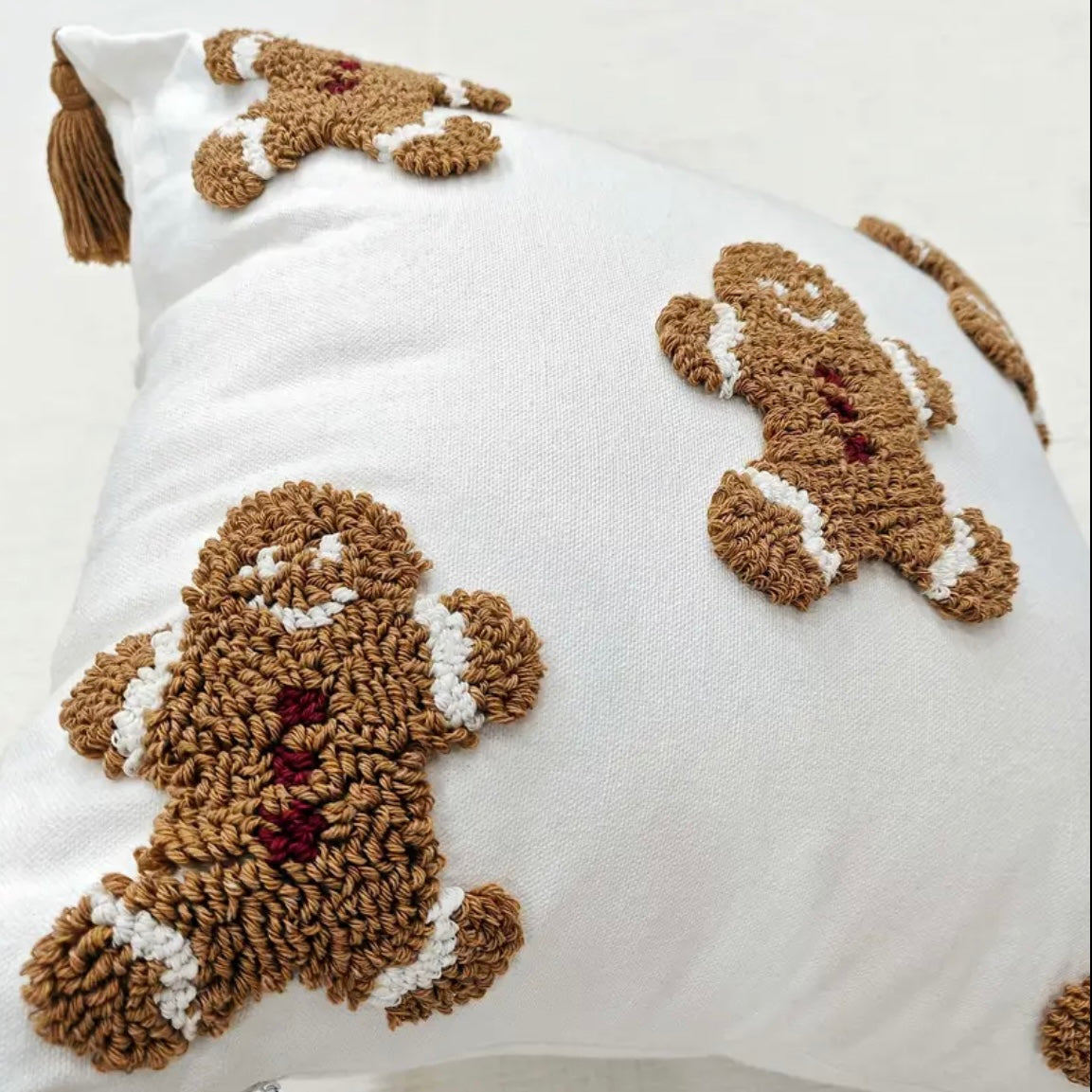 KISSENBEZUG | GESTICKTE LEBKUCHENMÄNNER