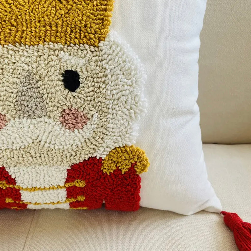 KISSENBEZUG | GESTICKTER NUSSKNACKER