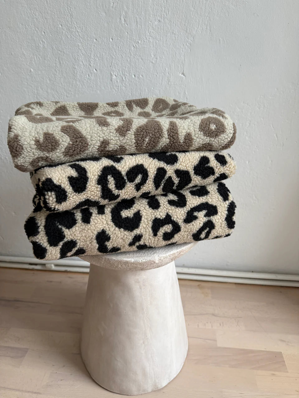 HUNDEDECKE NUBE (LEO BEIGE/SCHWARZ)