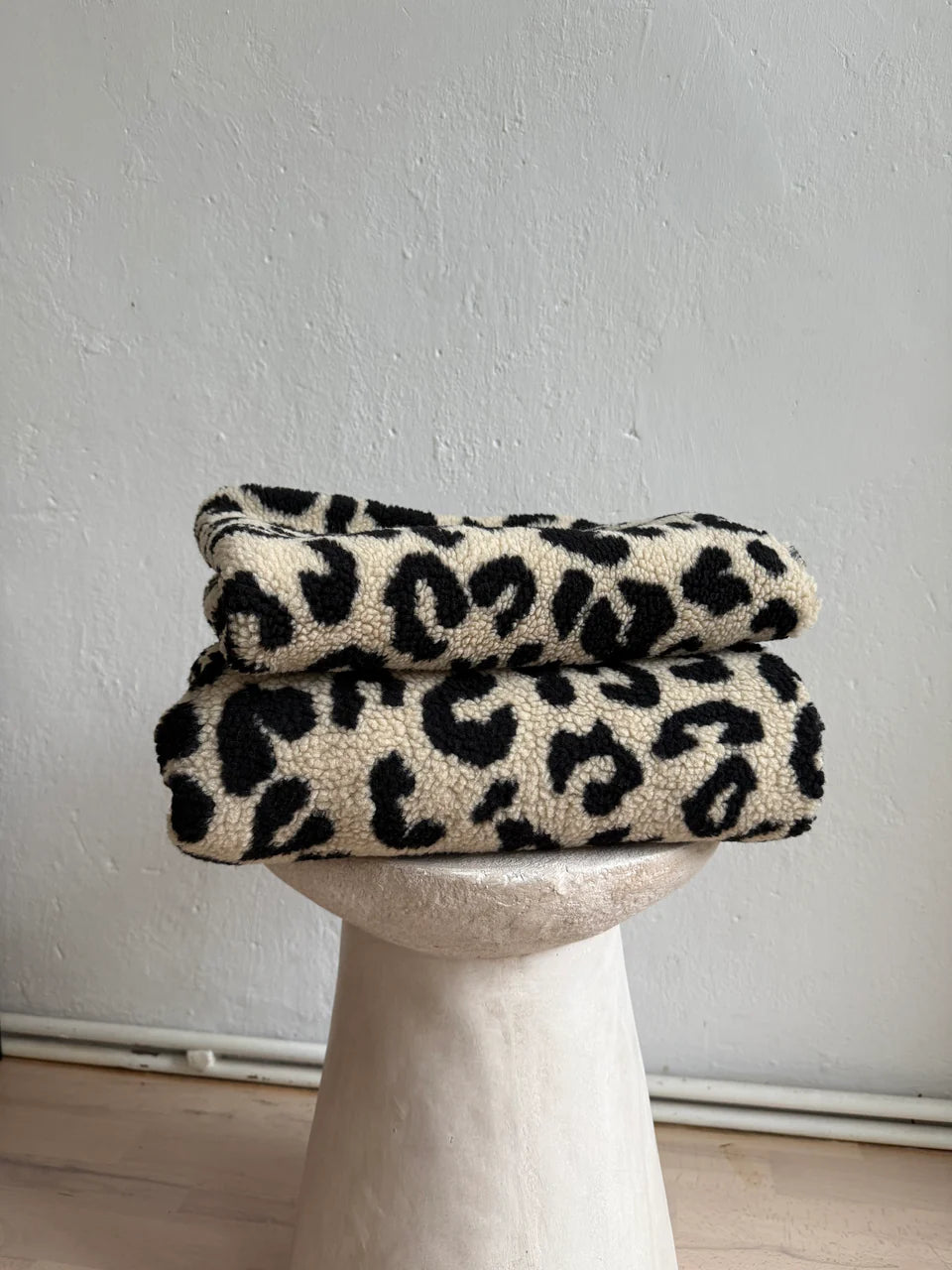 HUNDEDECKE NUBE (LEO BEIGE/SCHWARZ)