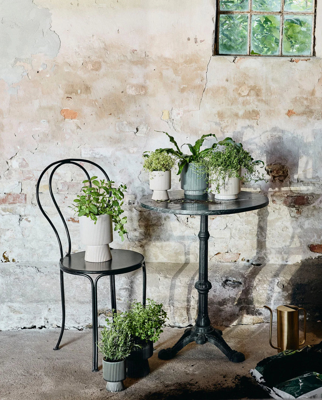 CAFÉ-TISCH AUS GUSSEISEN MIT MARMORPLATTE - Ø60cm