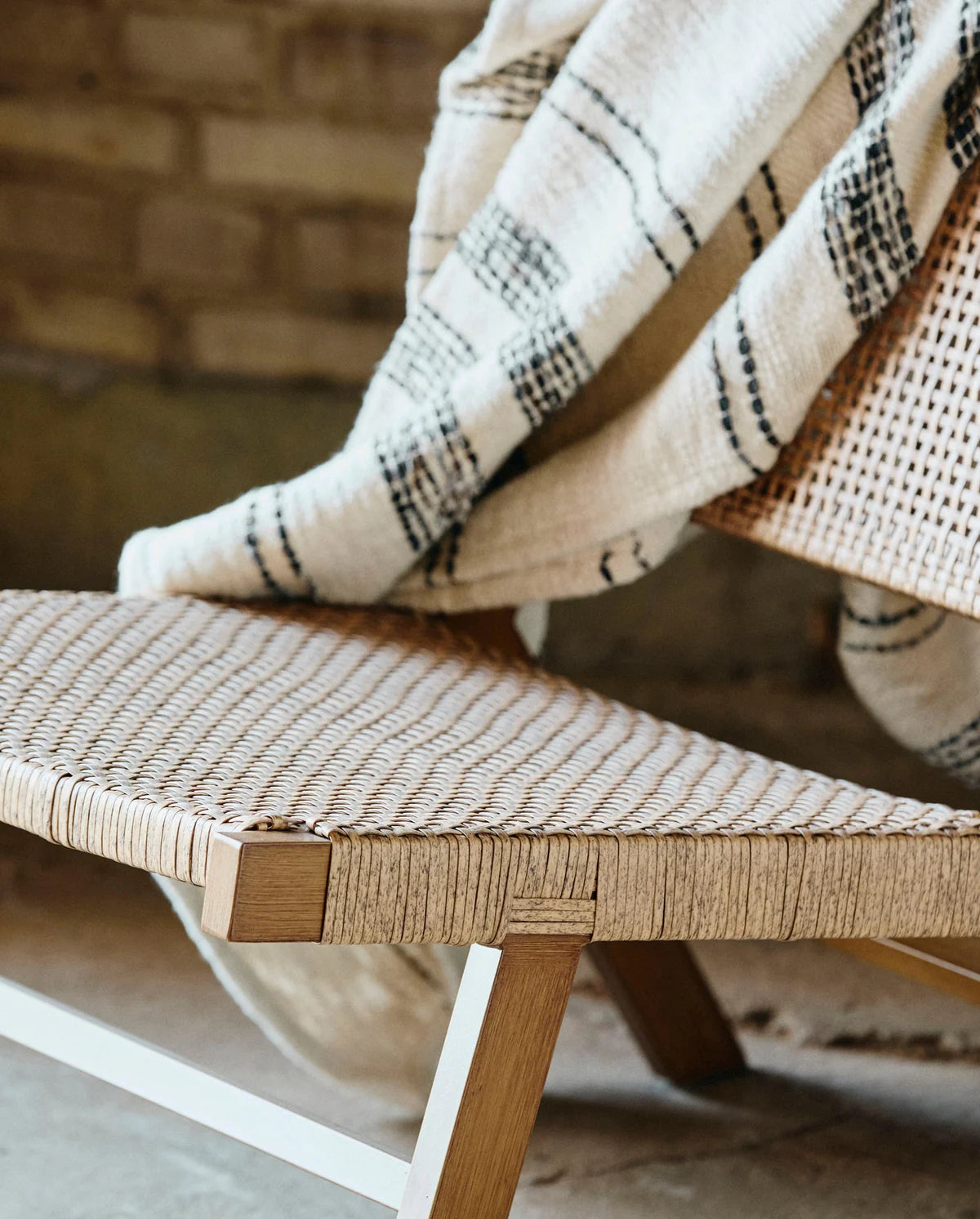 LOUNGESESSEL AUS PE-GEFLECHT