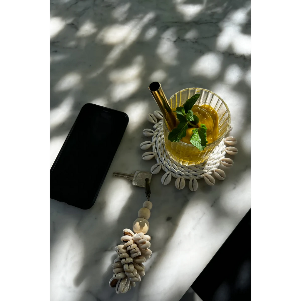 SEEGRAS UNTERSETZER MIT MUSCHELN (WEIß)