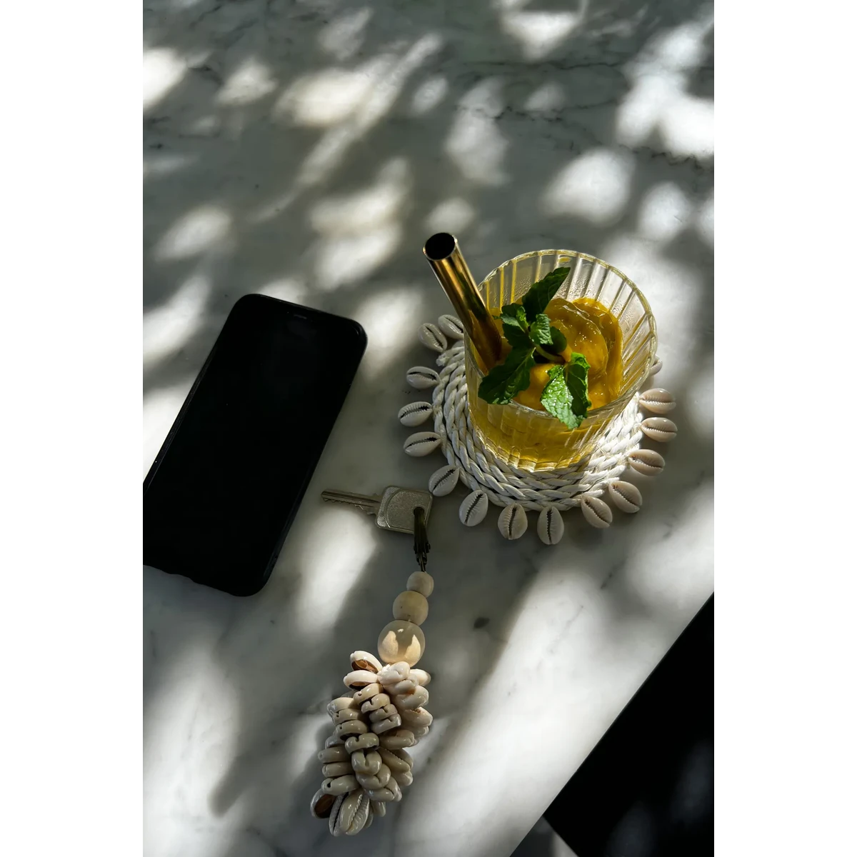 SEEGRAS UNTERSETZER MIT MUSCHELN (WEIß)