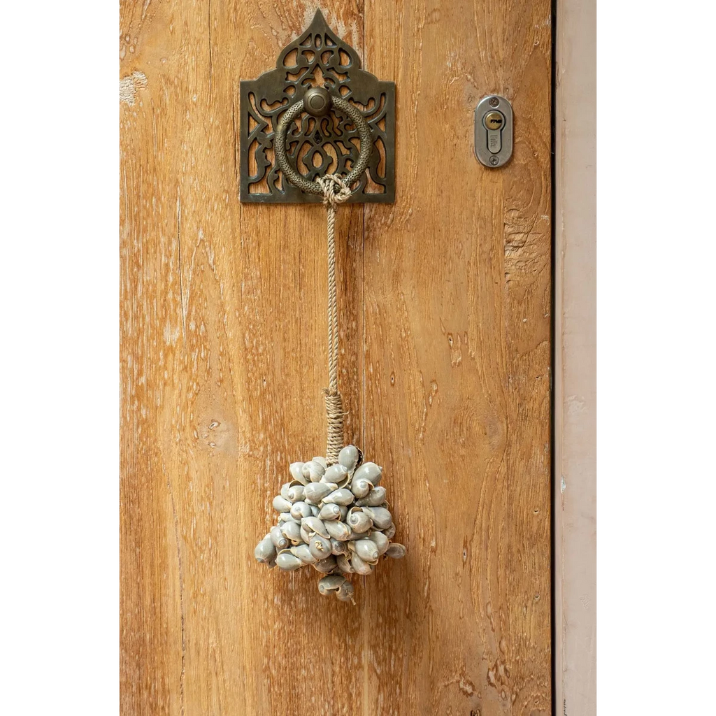 GRAUE MUSCHEL QUASTE