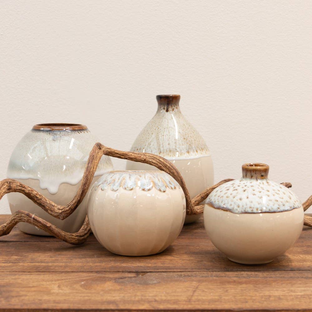 OVALE VASE AUS KERAMIK
