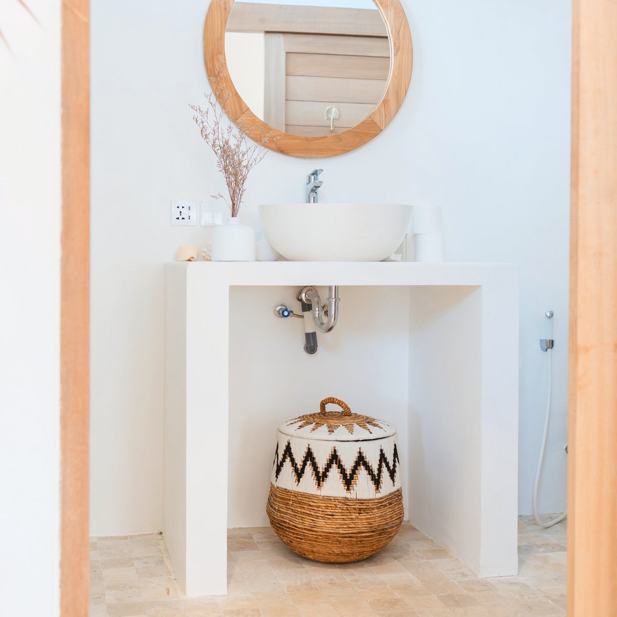 GEFLOCHTENE KÖRBE MIT BAUMWOLLMUSTER