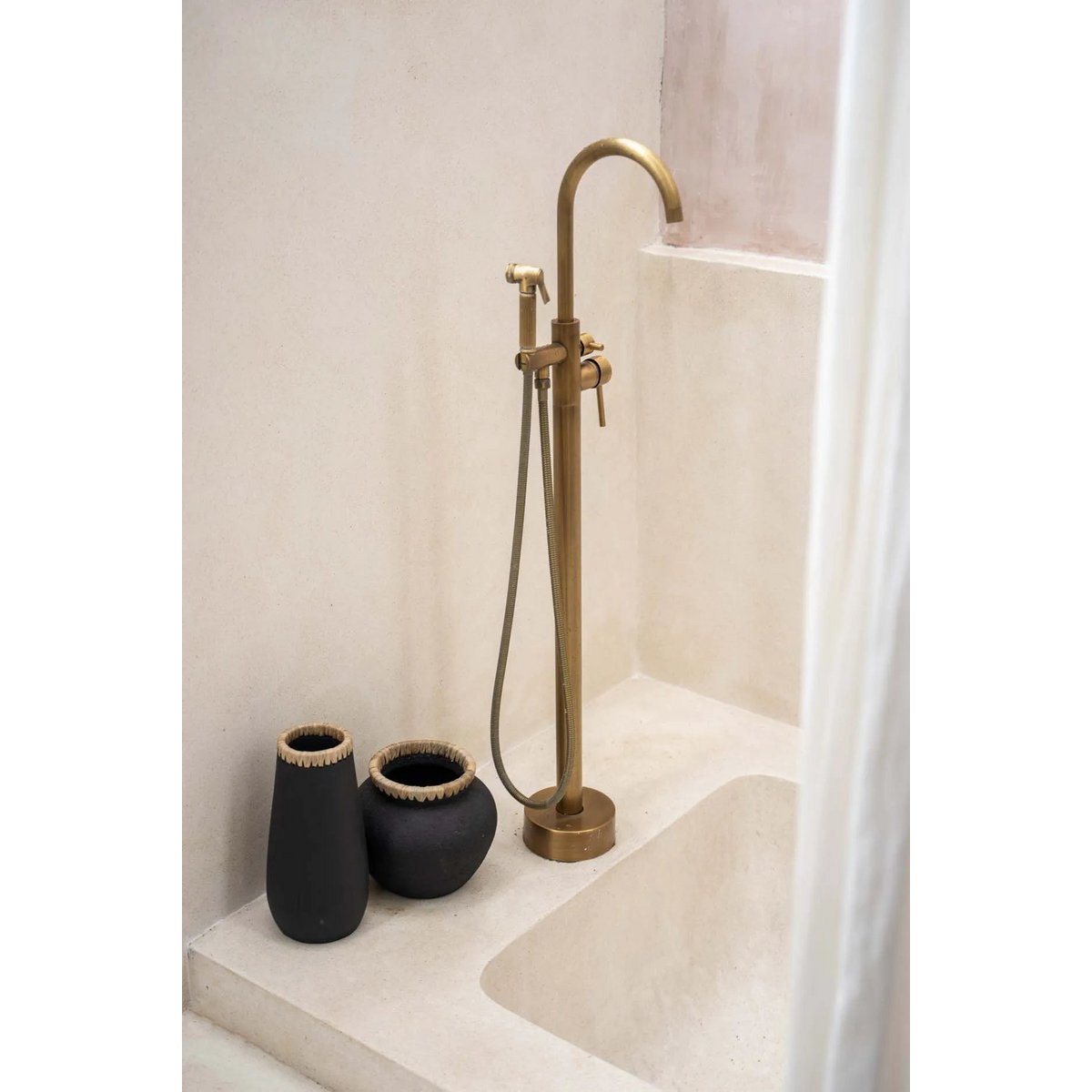 TERRAKOTTA VASE MIT BASTDETAIL (SCHWARZ) - 31cm