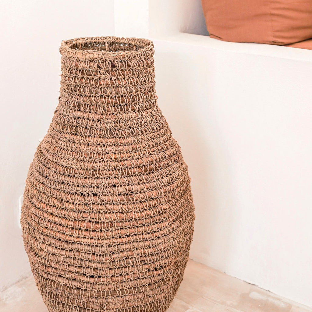 GEWEBTE BOHO VASE AUS BANANENFASER UND BAST - 56cm
