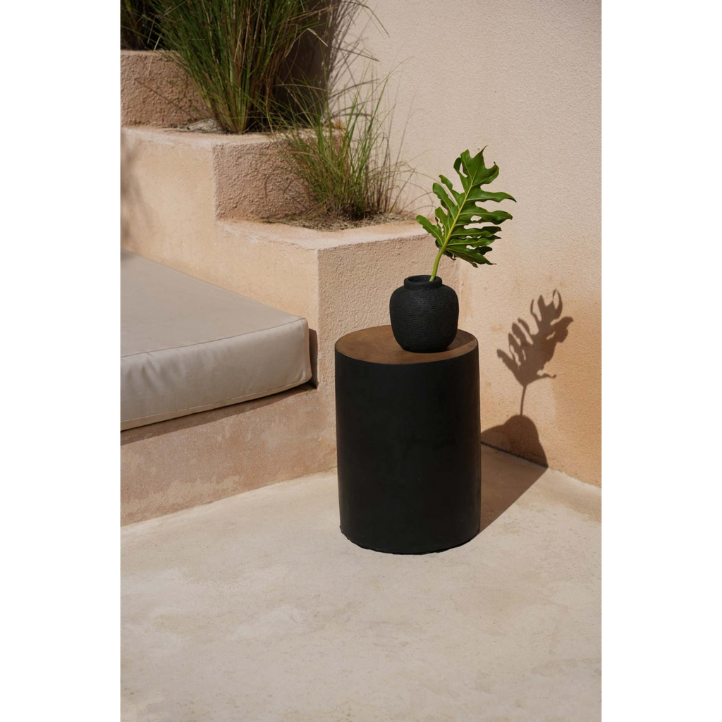 TRIBE HOCKER AUS MUNGURHOLZ (SCHWARZ)