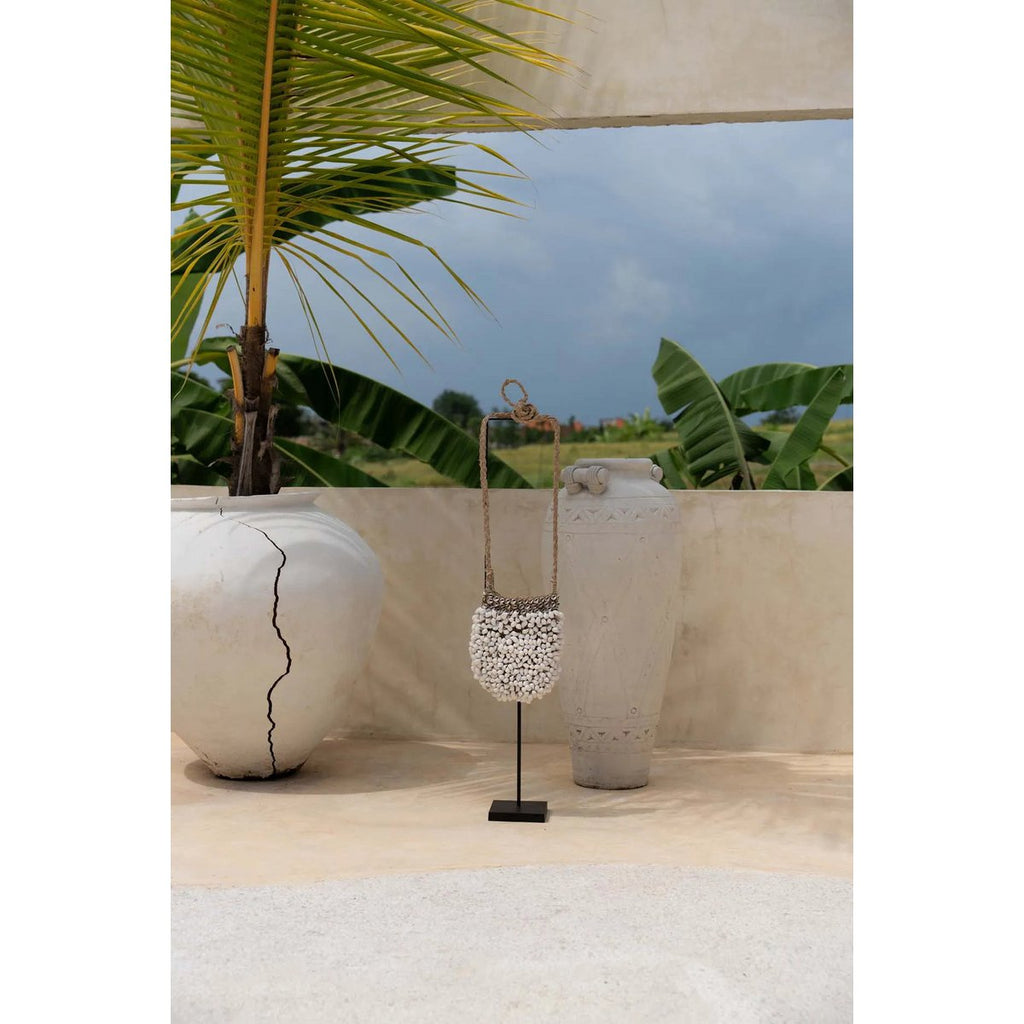 MUSCHEL-GELDBÖRSE AUF STÄNDER