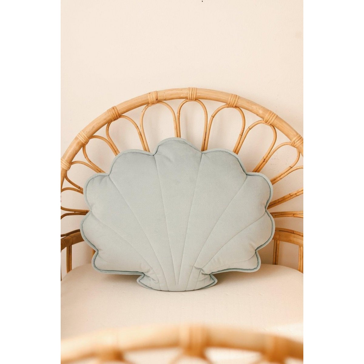 SAMT-MUSCHELKISSEN (POWDER MINT) - 60cm