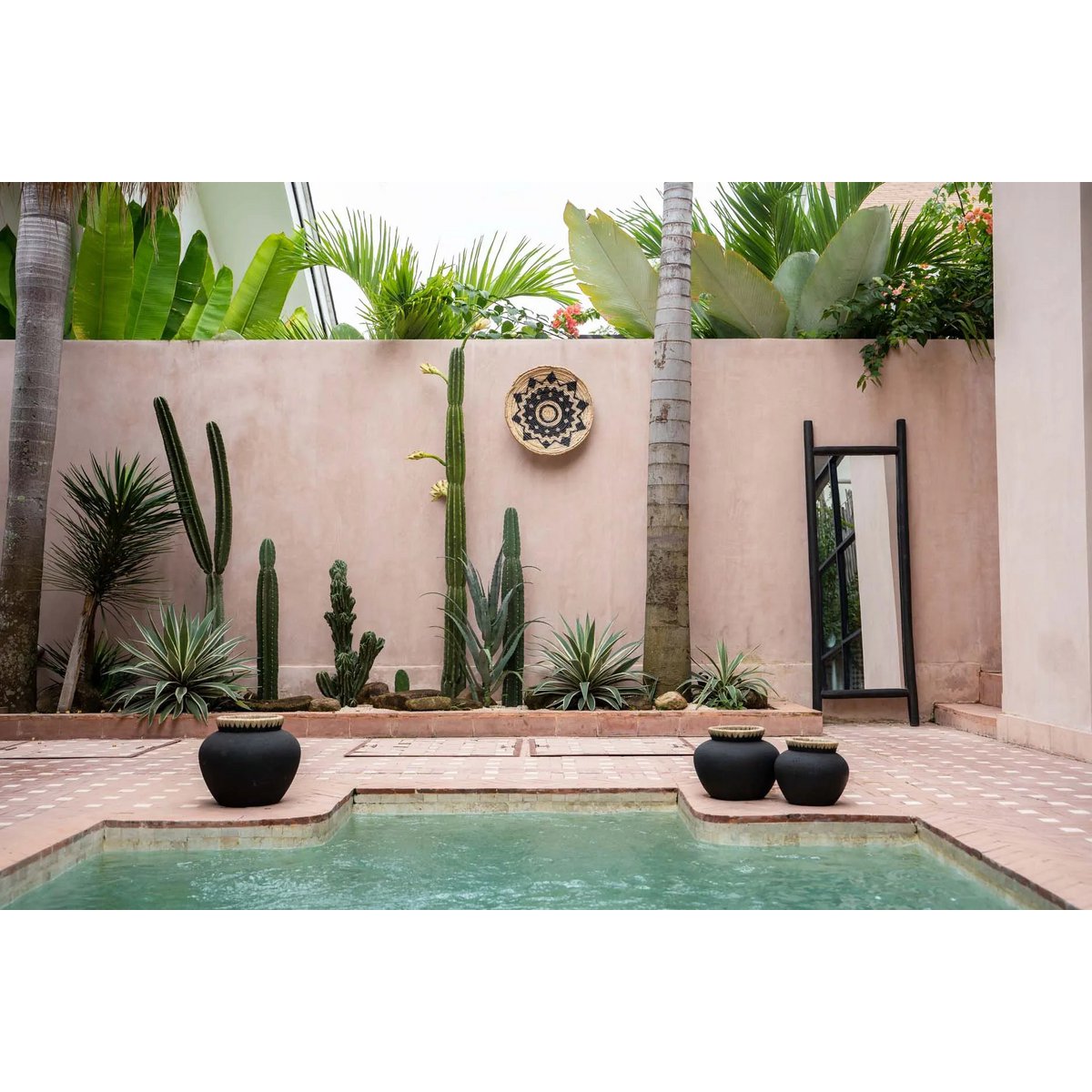 VASE MIT BASTDETAILS (SCHWARZ) - 23cm