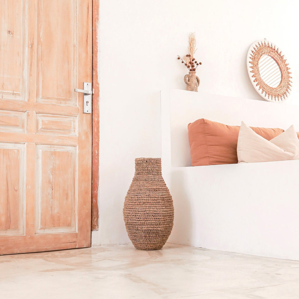 GEWEBTE BOHO VASE AUS BANANENFASER UND BAST - 56cm