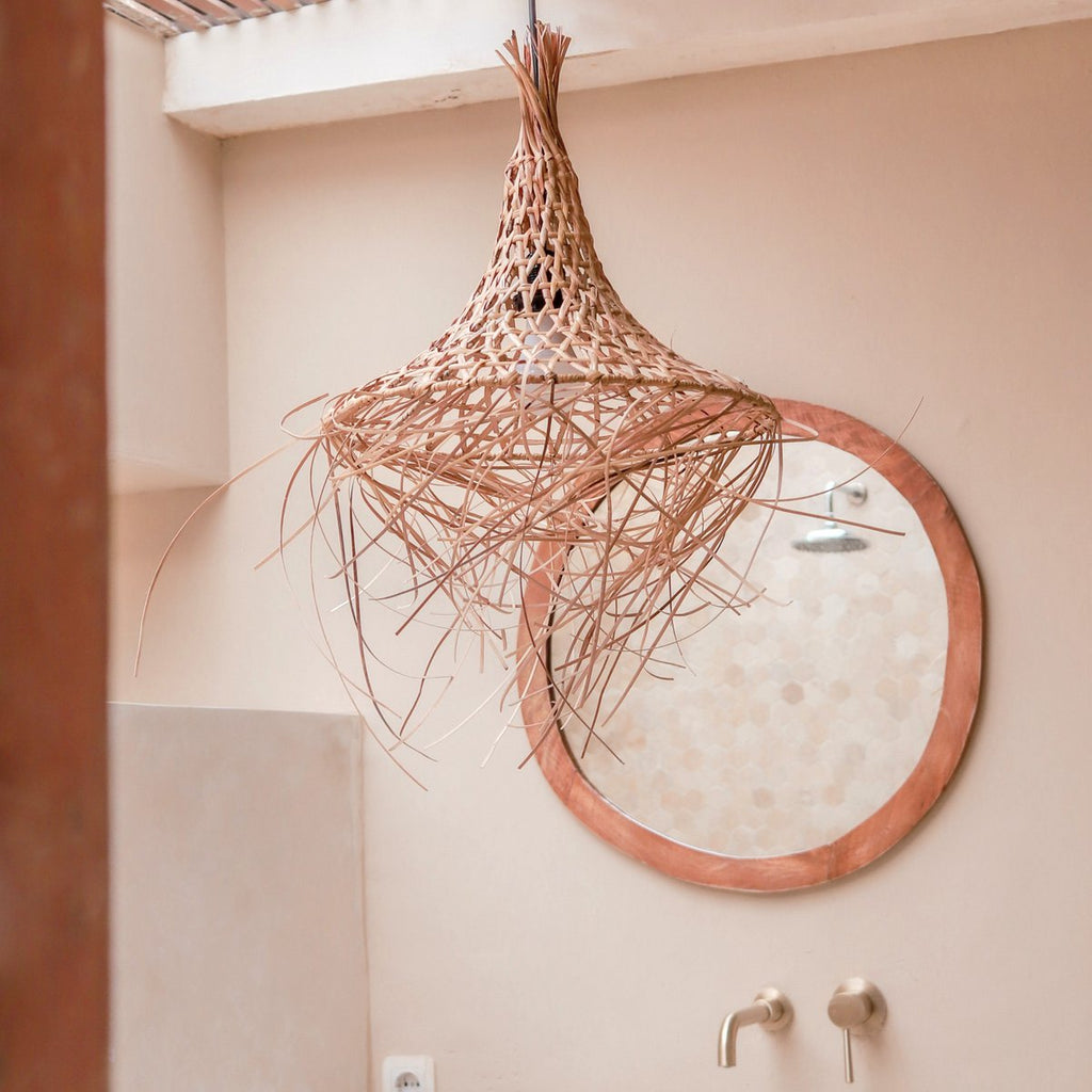 LAMPENSCHIRM AUS BAMBUS MIT QUASTEN