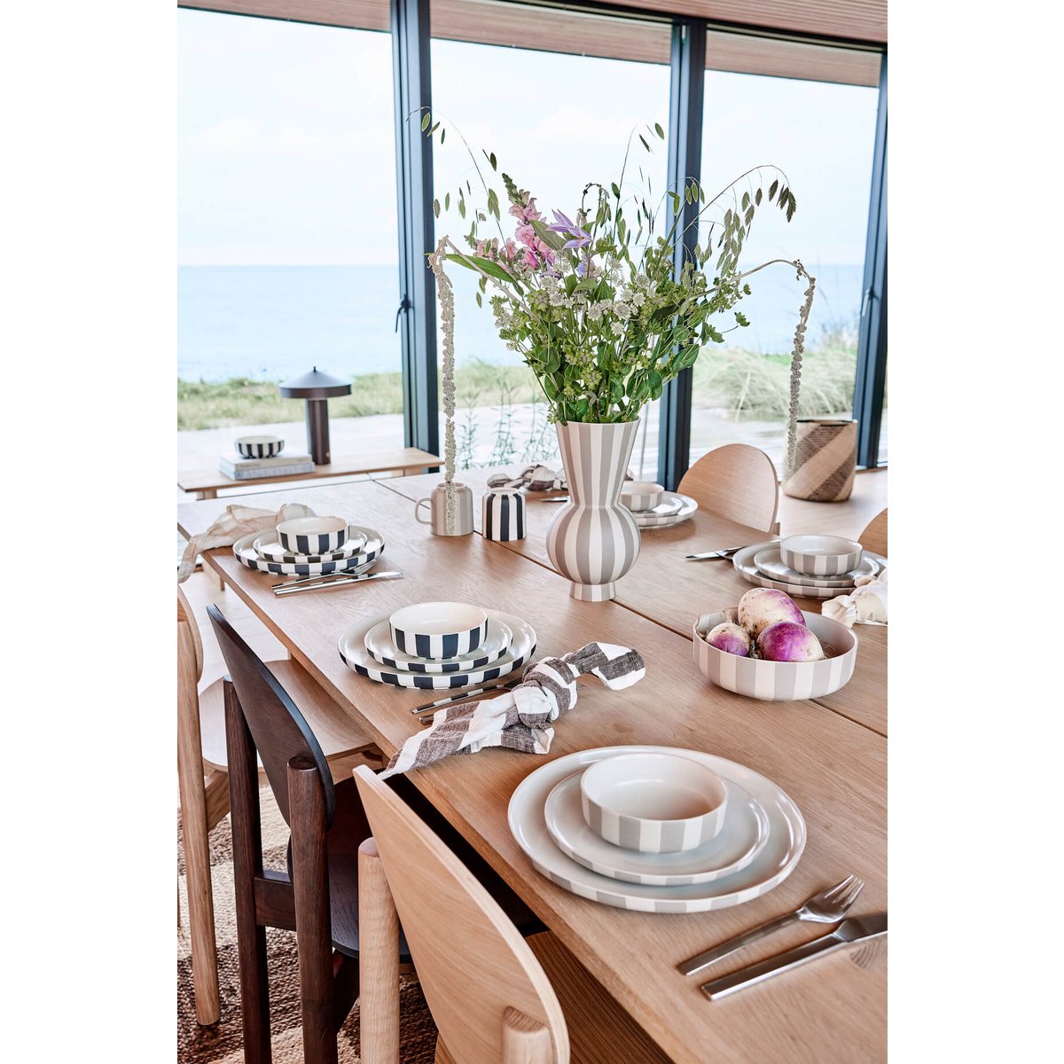 HANDBEMALTER TOPPU BECHER (BEIGE GESTREIFT)