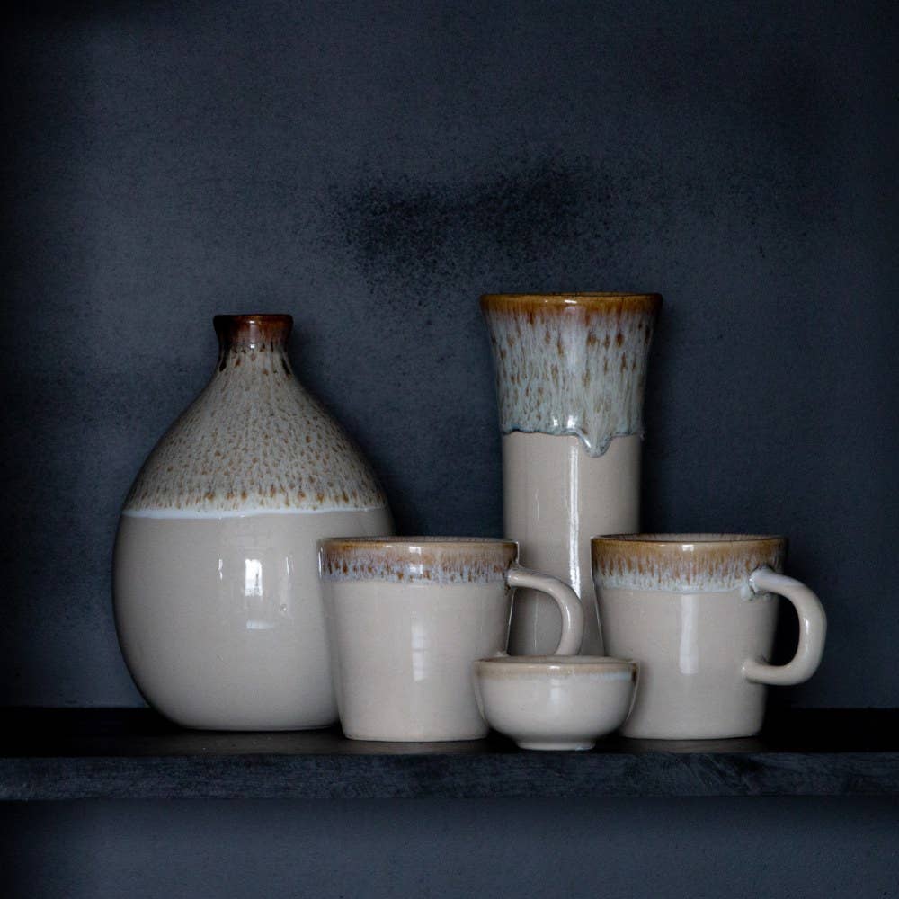 TRICHTERVASE AUS KERAMIK