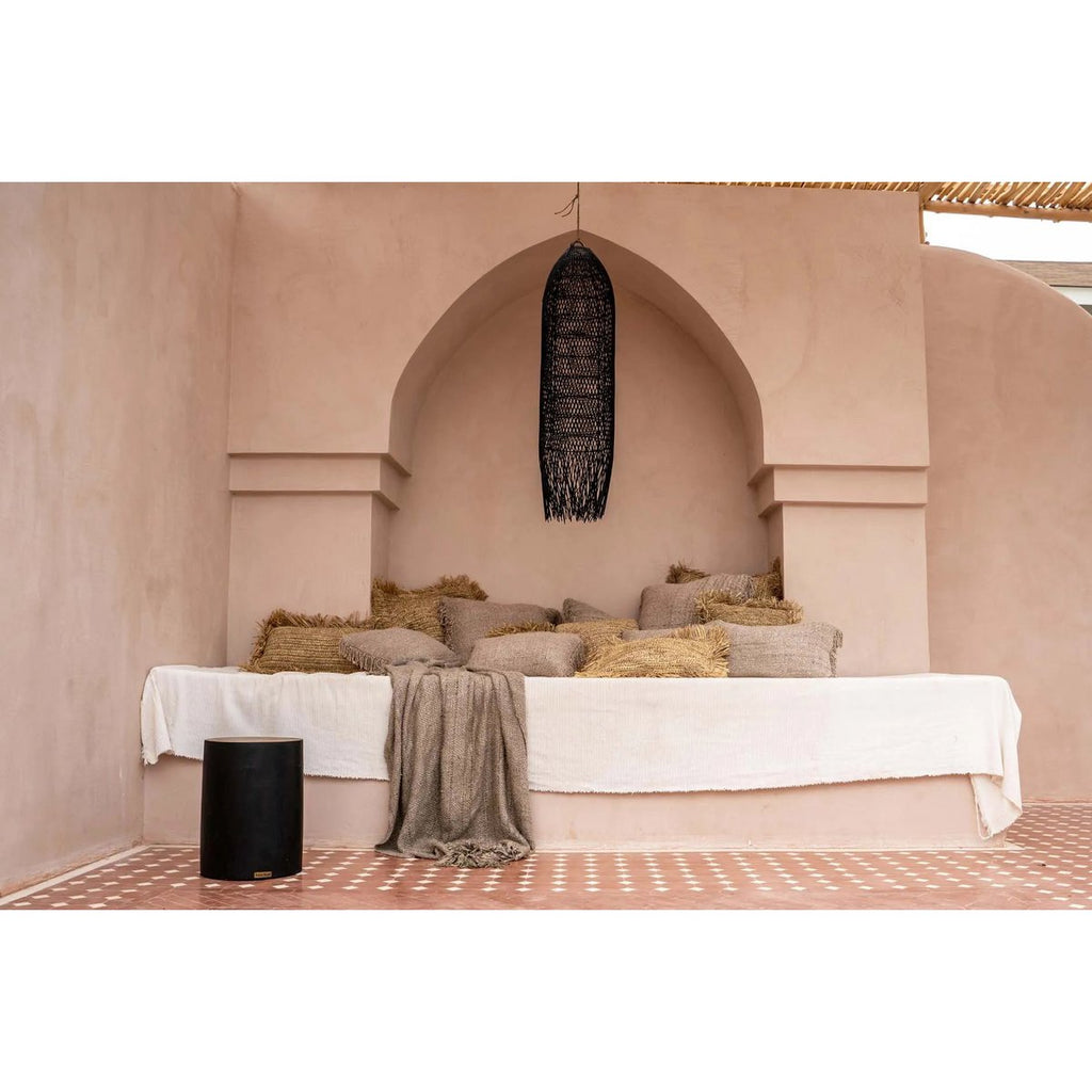 TRIBE HOCKER AUS MUNGURHOLZ (SCHWARZ)