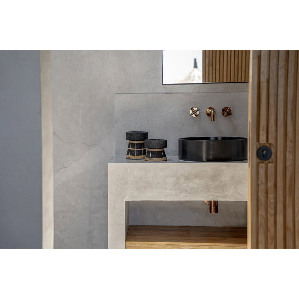 TERRAKOTTA KERZENHALTER MIT RATTANGITTER (SCHWARZ)