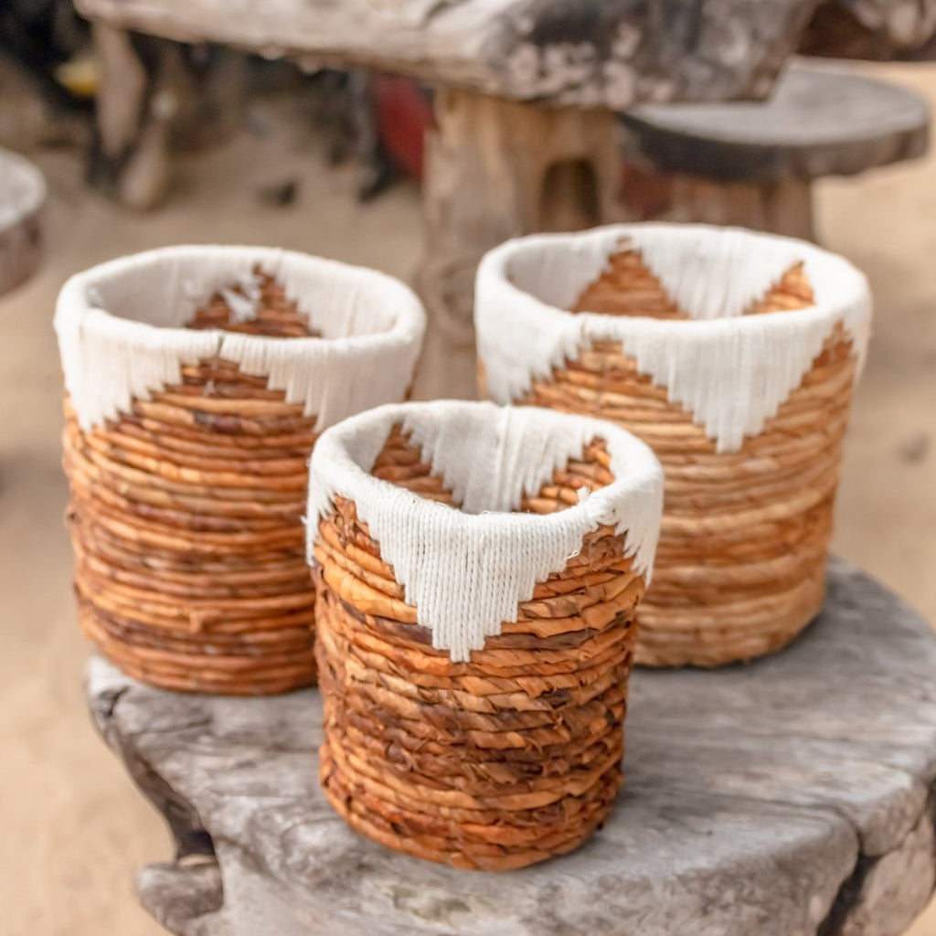 SEEGRASKORB MIT MAKRAMEE