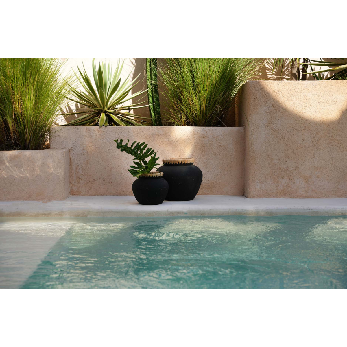 VASE MIT BASTDETAILS (SCHWARZ) - 19cm